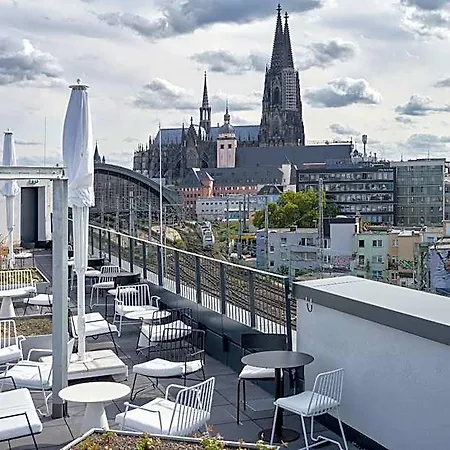 Urban Loft فندق 4*