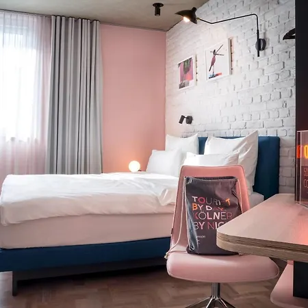 Urban Loft מלון