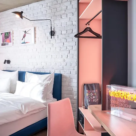 מלון Urban Loft