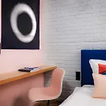 Urban Loft فندق 4*